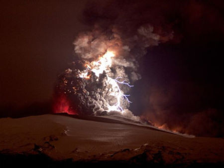 アイスランドの火山雷1