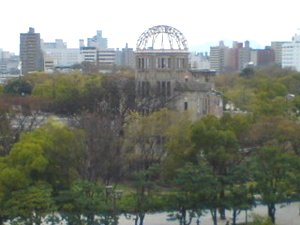 広島市民球場から見た原爆ドーム