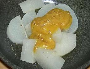 まるちゃん夕ご飯：辛子味噌と山椒を乗せて