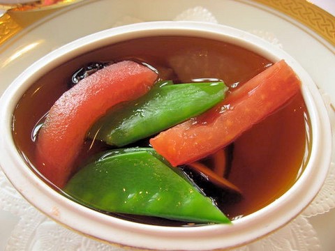 オーベルジュ・ル・タン　無農薬野菜とコンソメのスープ