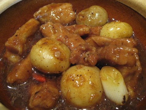 龍天門　豚バラとジャガイモの黒豆ソース煮込み